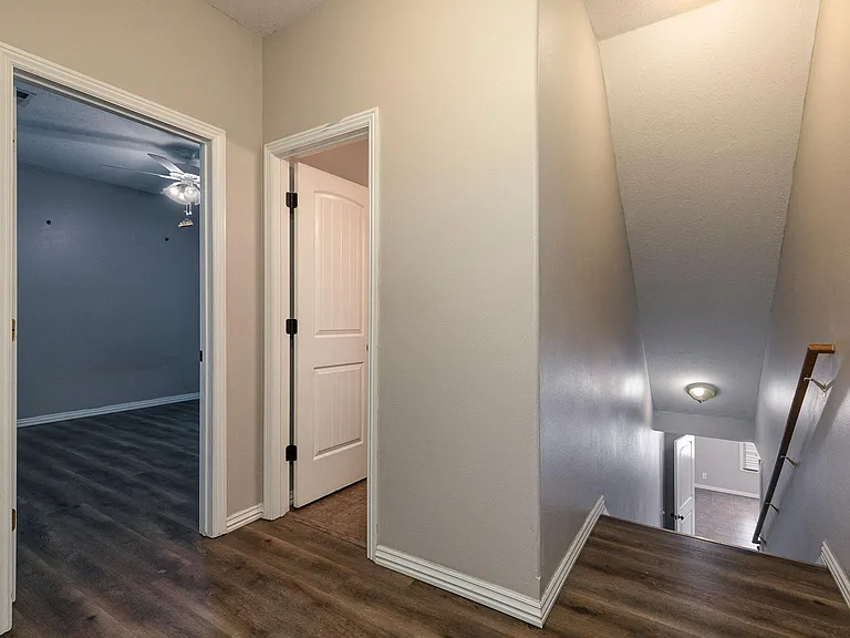 314 W Olive St — Photo 23