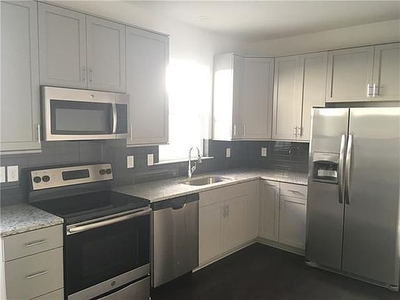 3rd image of 1020 N Roman St