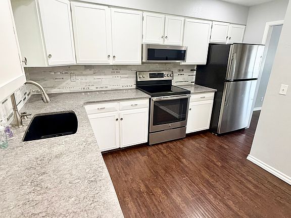 5th image of 1015 Jade St