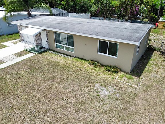 3rd image of 125 SE Lucero Drive