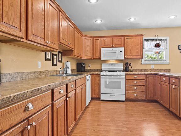 5th image of 9331 Parkway Dr