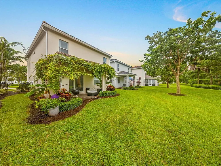 932 Banyan Dr — Photo 29