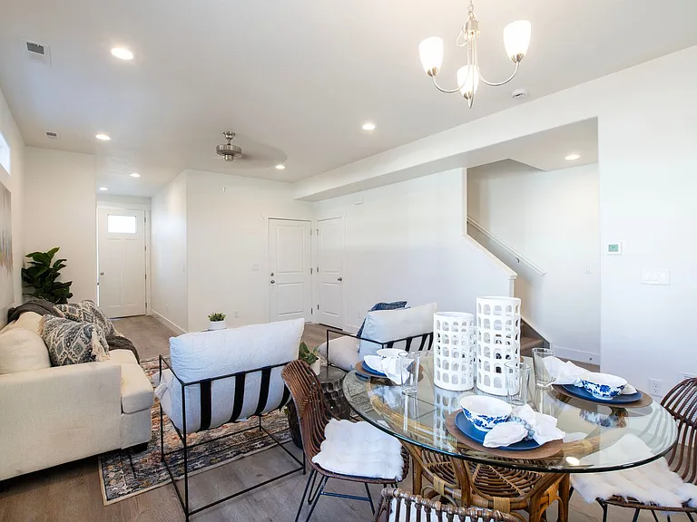 1506 Tyram Grv #101 — Photo 5