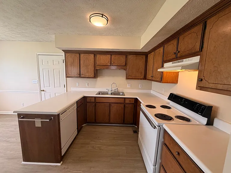 406B Hazelwood Dr — Photo 8