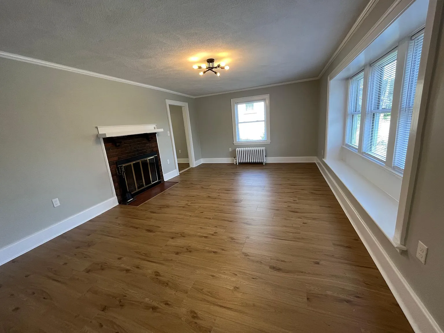 4 bed, 2160 sqft, $4,995 — Photo 3