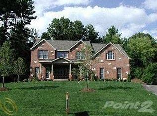 10030 Rolling Greens Dr, Pinckney, MI