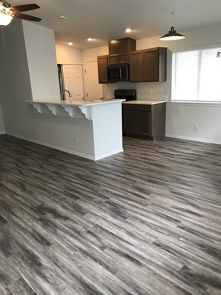 2 bed, 986 sqft, $1,950 — Photo 2