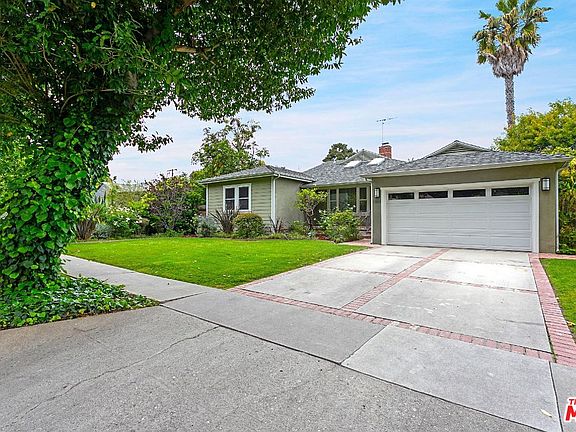 3rd image of 11833 Stanwood Dr