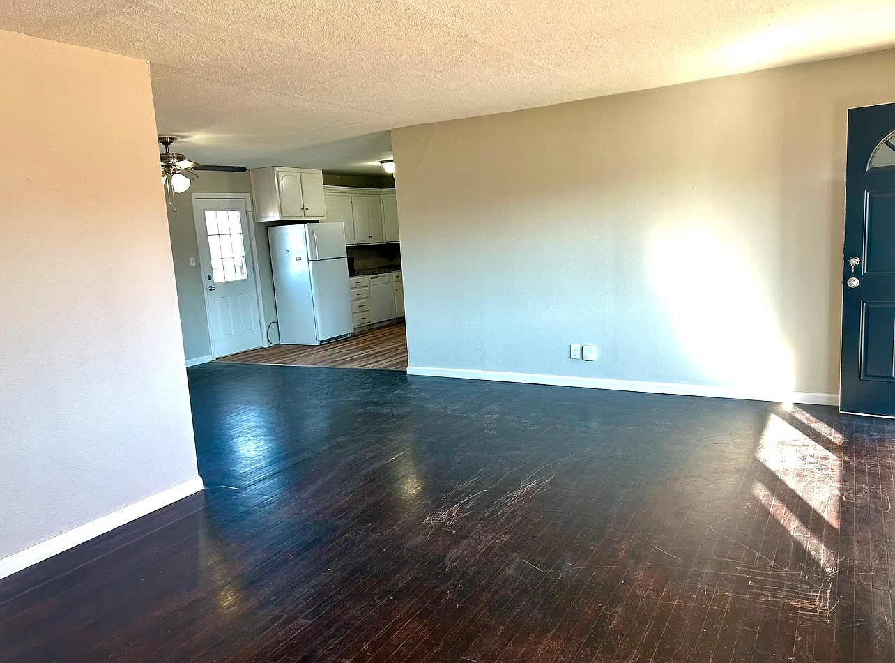 3 bed, 1.5 bath, 1229 sqft, $1,095 — Photo 2