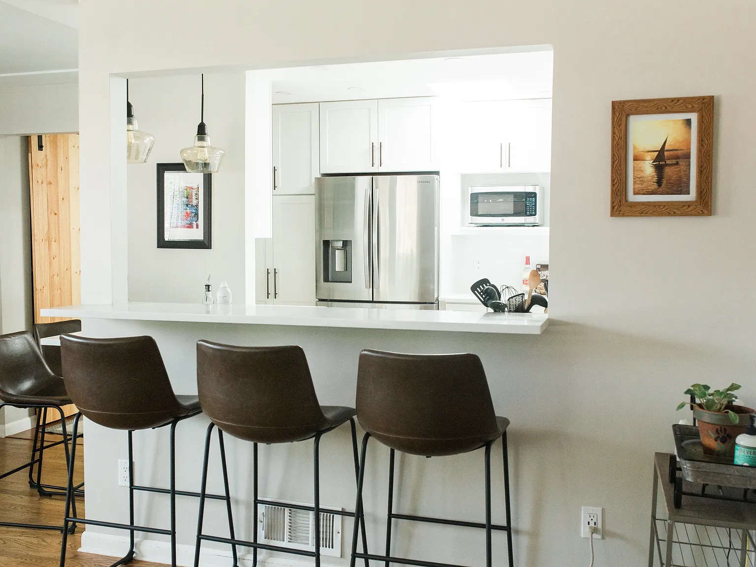 2 bed, 993 sqft, $3,400 — Photo 2