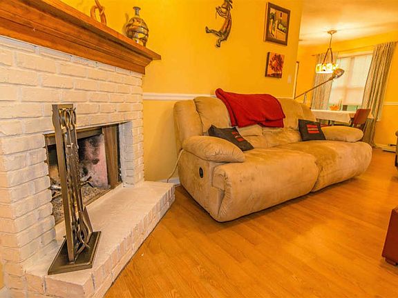 5th image of 155 Parkbrook Cir