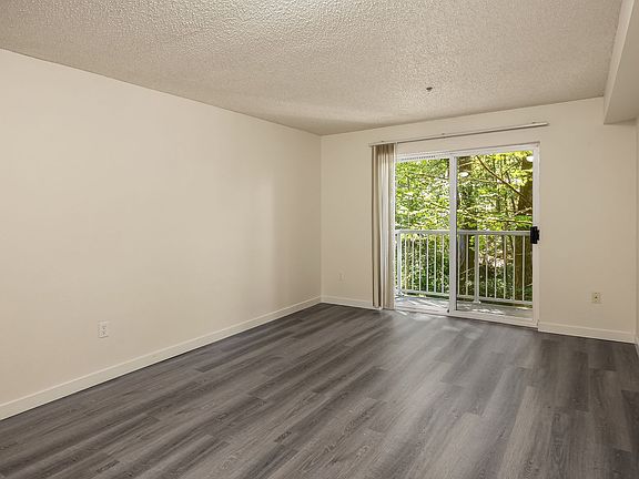 2nd image of 12315 NE Woodinville Dr APT 103