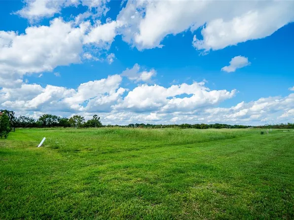 10913 Bourbon St, Willis, TX 77318