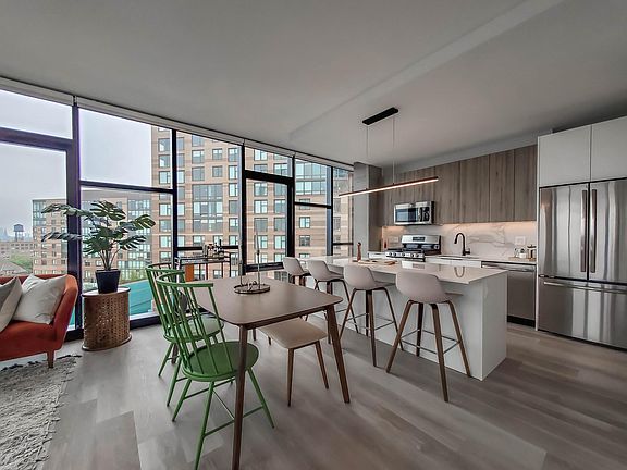 2nd image of 736 N Milwaukee Ave #1908