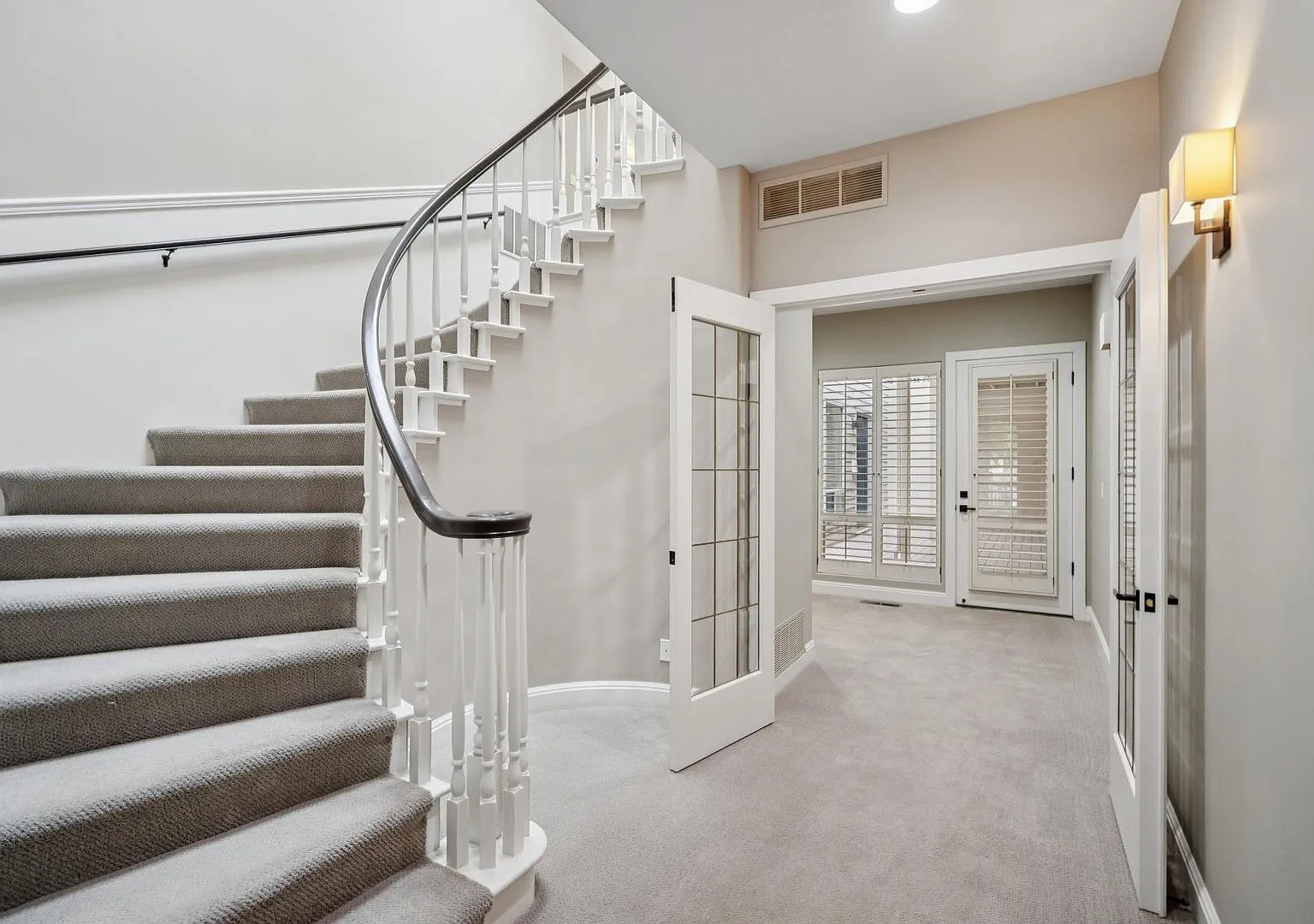 Elegant Los Altos Townhome Near Redwood Grove & Shoup Park — Photo 2