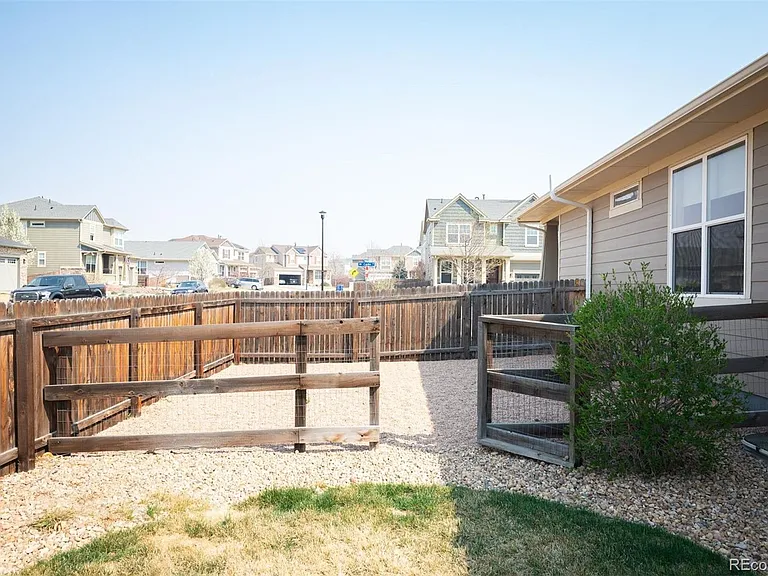 393 Cade St #L — Photo 32