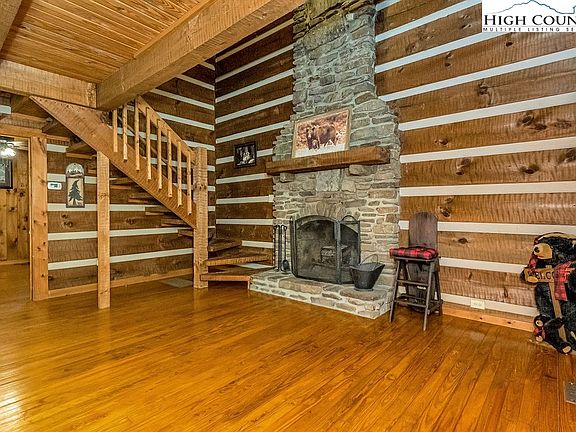 5th image of 560 Pine Knoll Drive