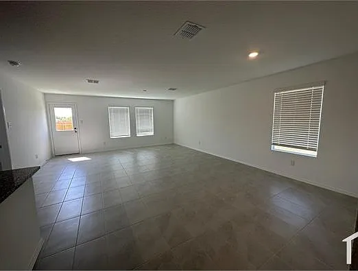 1328 Mahogany Ln — Photo 17