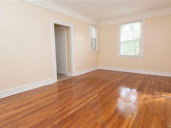 4th image of 3030 Colden Ave