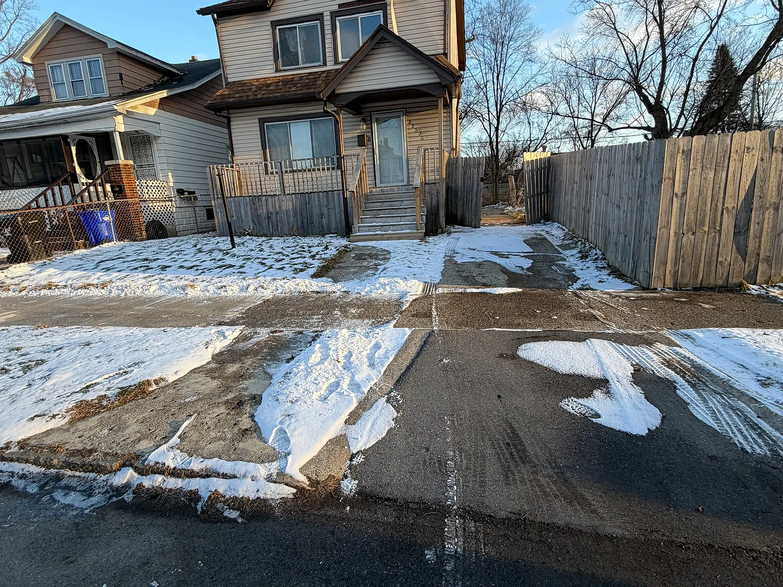 3 bed, 1100 sqft, $1,200 — Photo 1