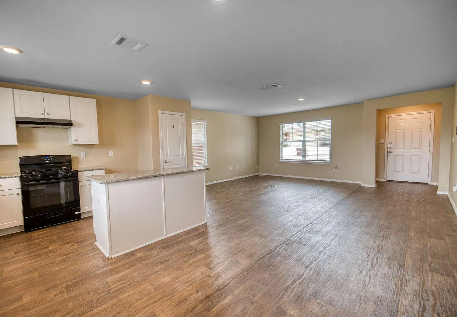 3 bed, 2.5 bath, 1512 sqft, $1,750 — Photo 3