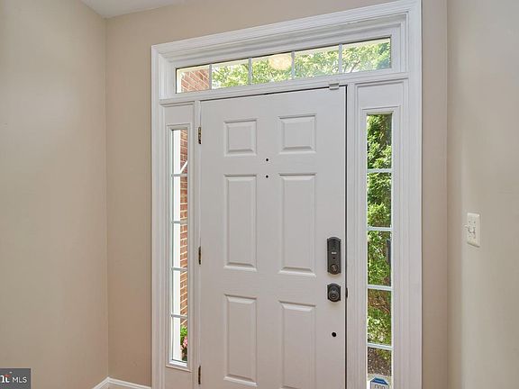 3rd image of 13011 Park Crescent Cir