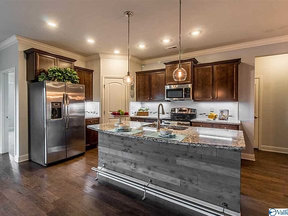 2nd image of 3018 Greenway Cir SE