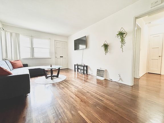 2nd image of 1433 21st St #1B