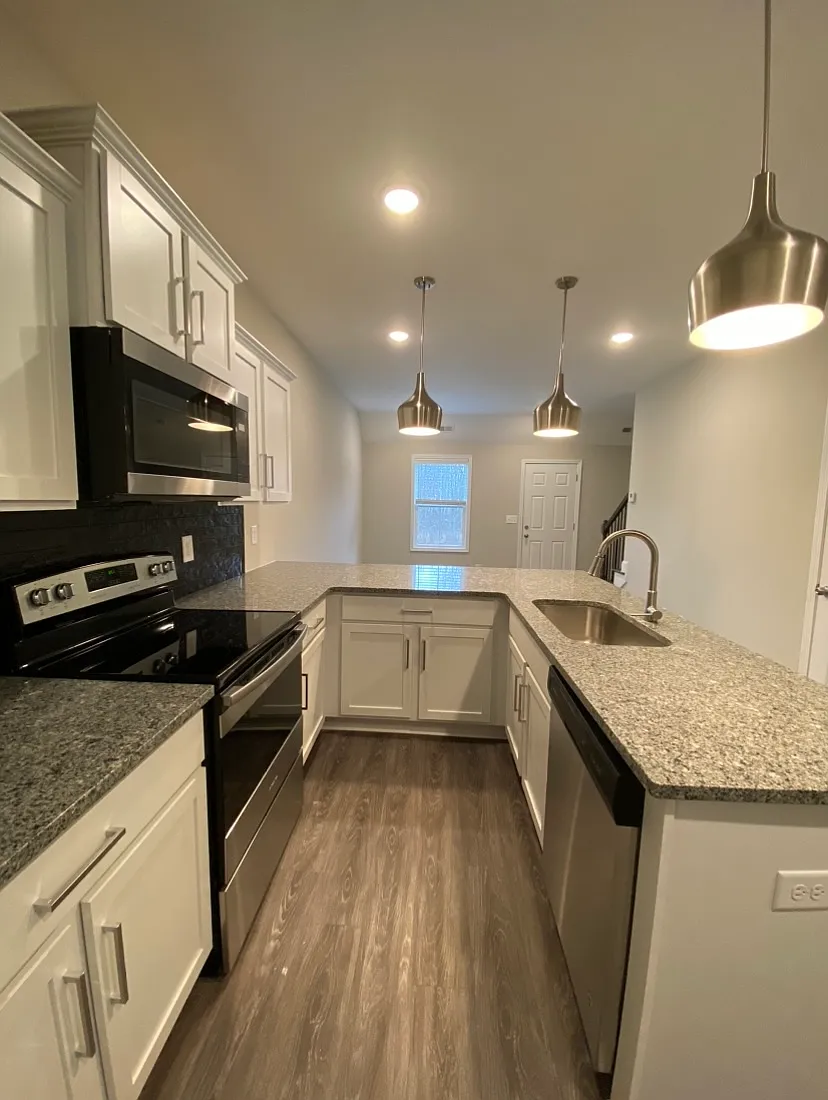 1031 Glenkirk Drive - C — Photo 4