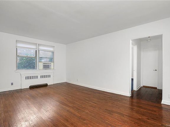 4th image of 10 Bryant Cres #10E