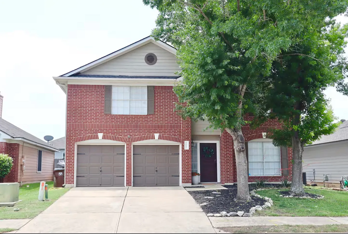 4 bed, 2.5 bath, 2446 sqft, $799 — Photo 1
