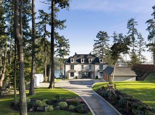 10865 Fernie Wynd Rd, North Saanich, BC V8L5H8