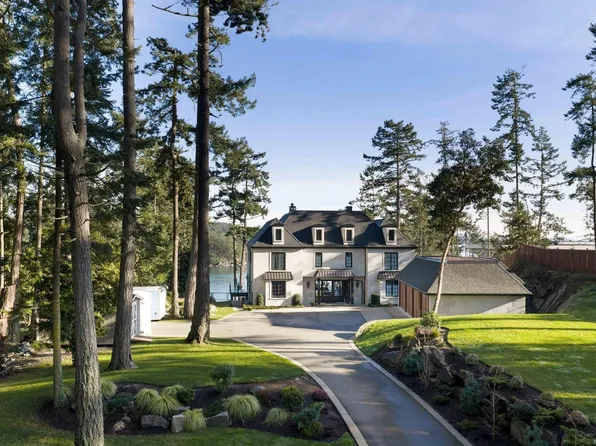 10865 Fernie Wynd Rd, North Saanich, BC V8L 5H8