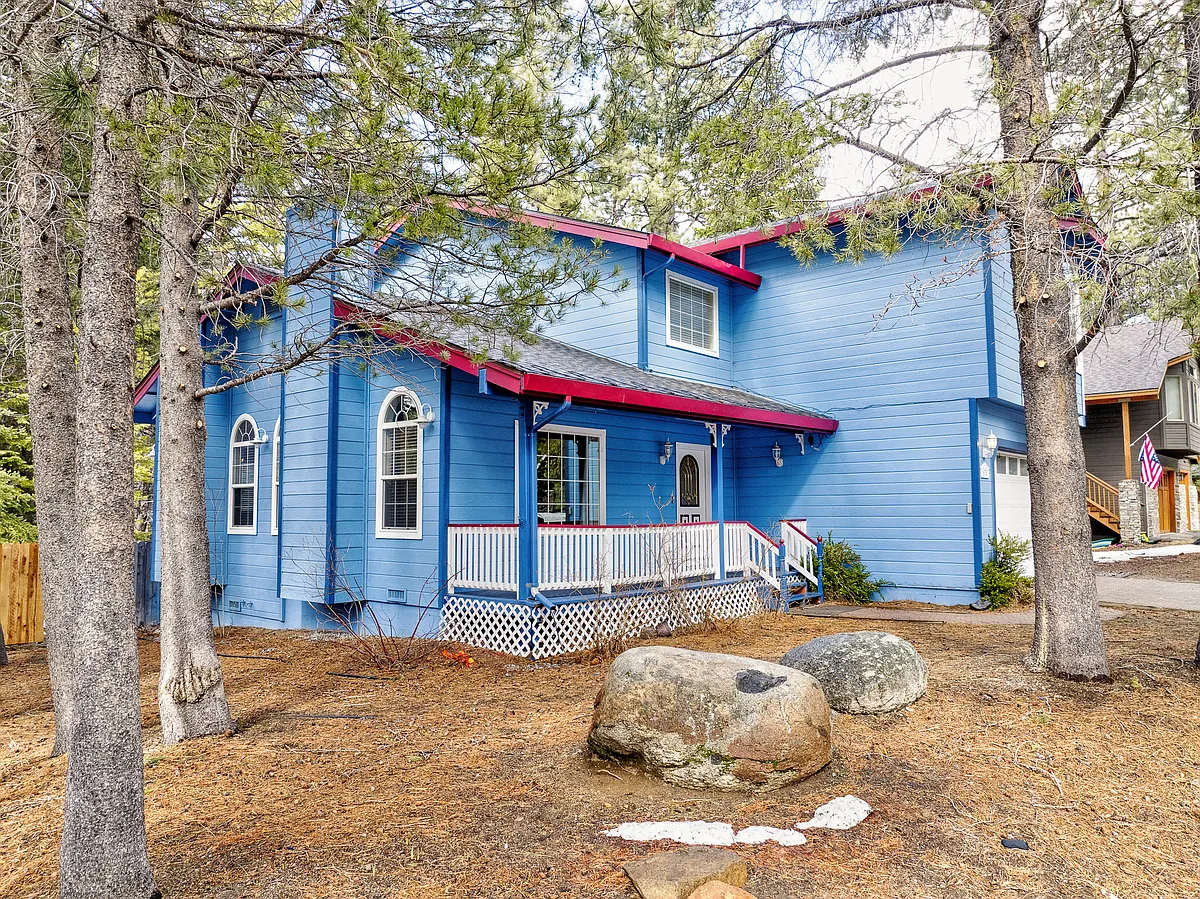 Building Photo - 675 Shoshone St