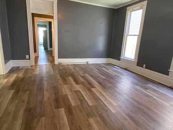 3rd image of 2225 W Iowa St
