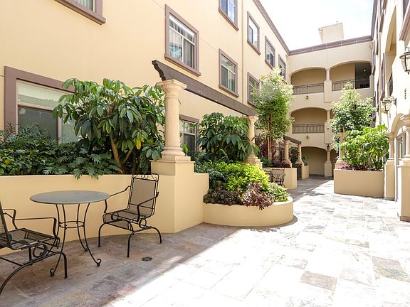 5th image of 10950 Bloomfield St Penthouse 10