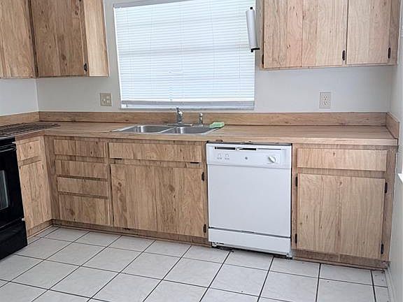 5th image of 1636 Baker Rd