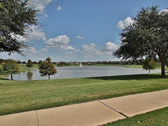 5th image of 8110 Crescent Knolls Dr