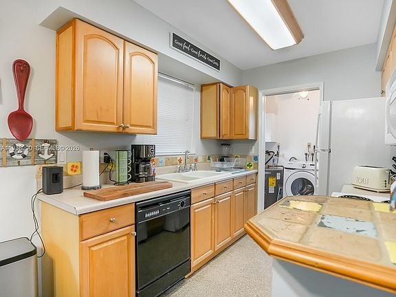 3rd image of 1906 N 36th Ave