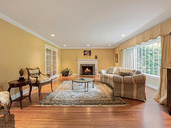 4th image of 90 Gristmill Ln