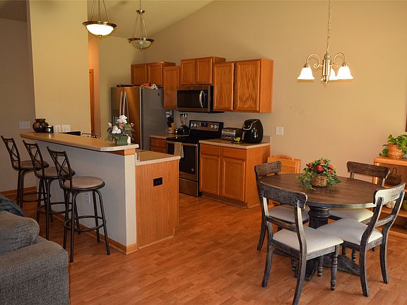 5th image of 2467 E Porter Ave