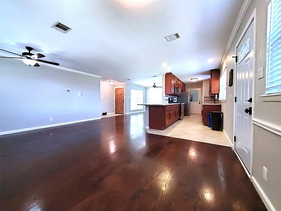 4th image of 806 Greenhaven Dr