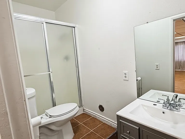 855 W 2nd St — Photo 11