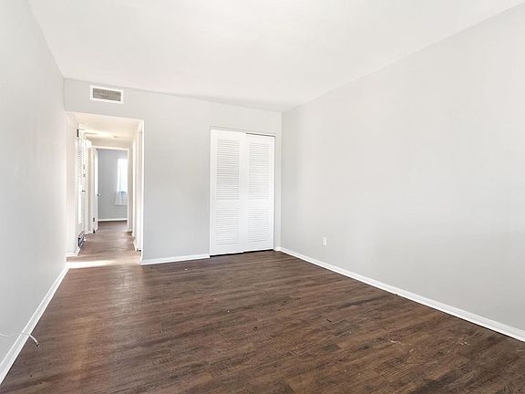 5th image of 664 Loyola Dr