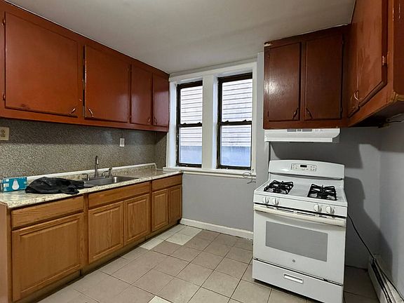 2nd image of 9 Grant Ave #1L