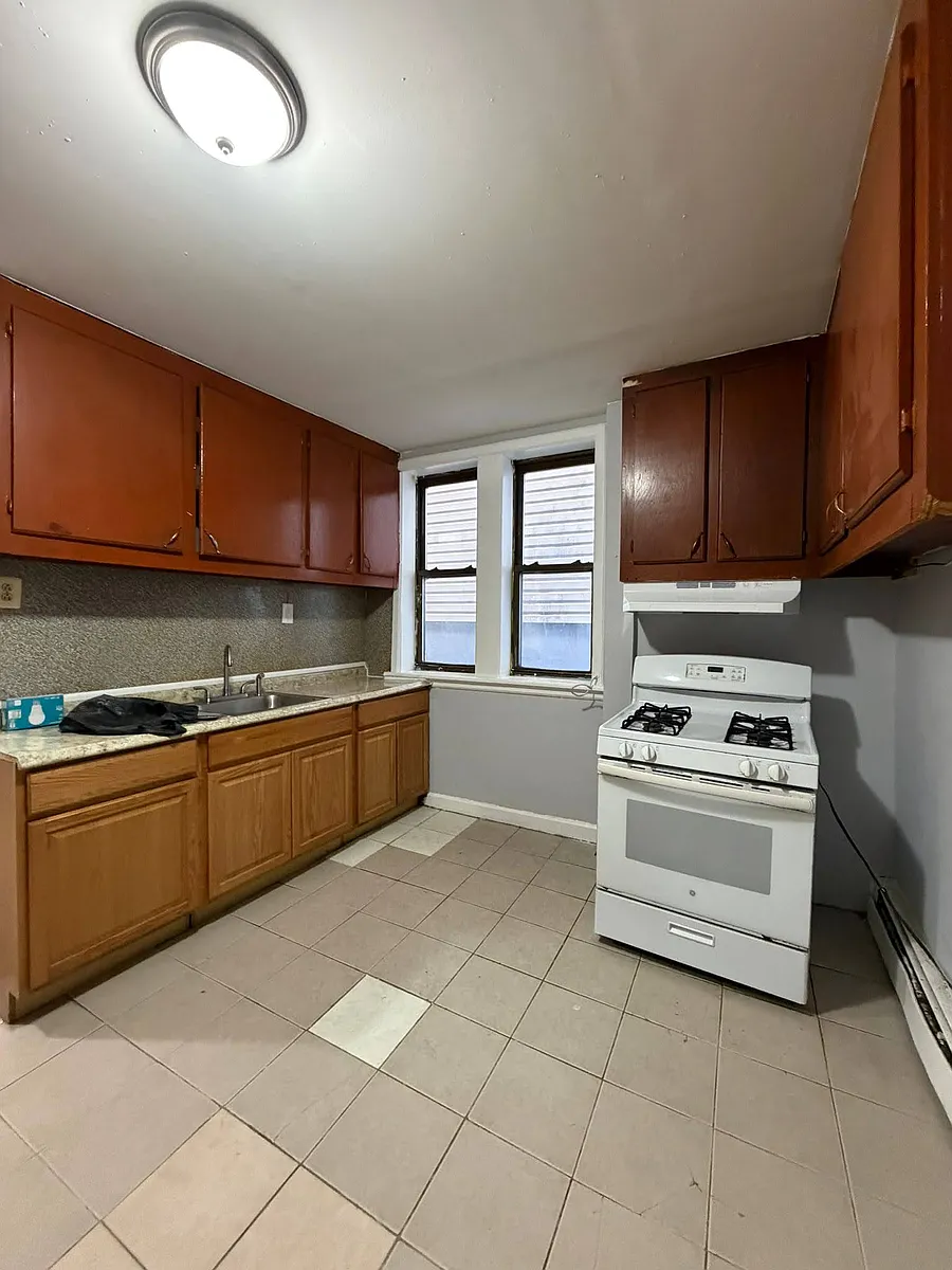 Building Photo - 9 Grant Ave #1L