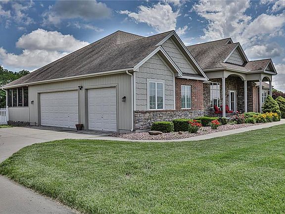 5th image of 33406 Pinehurst Ln
