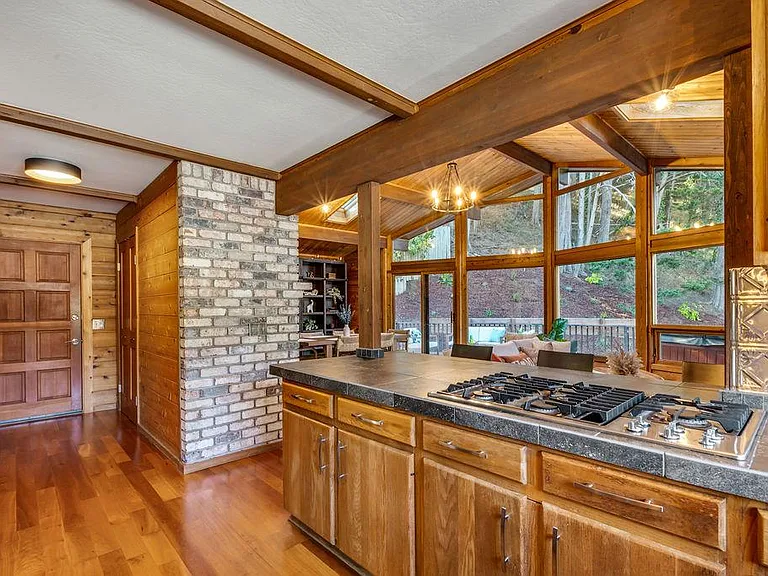 260 Juanita Ave — Photo 15