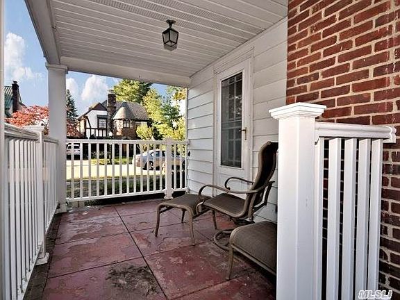 3rd image of 61 Hollywood Ct