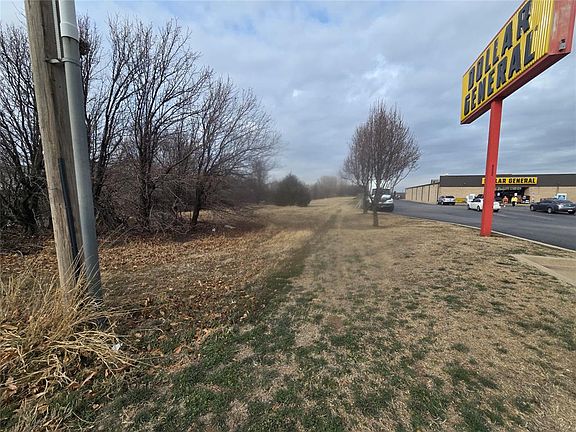 3rd image of 1451 S Morgan Rd